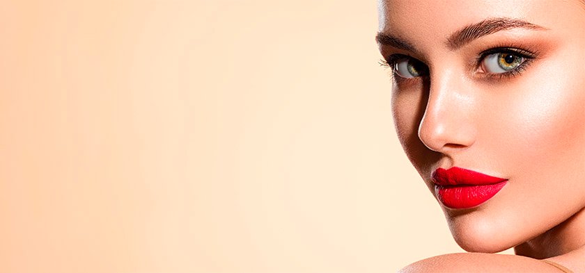 девушка с красной помадой